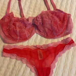 New Victoria’s Secret Pout collection Pink Lace Bra and Thong 2 pc Set